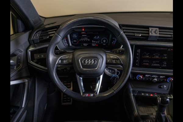 Audi Q3 40 TFSI quattro S Line edition one / 190pk / Trekhaak / Panorama dak / Stoelverwarming /