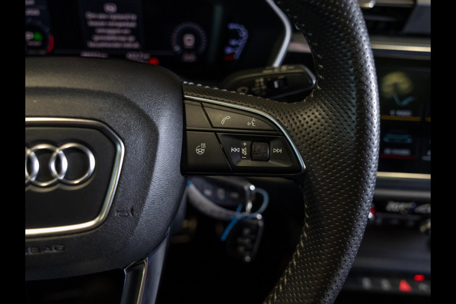 Audi Q3 40 TFSI quattro S Line edition one / 190pk / Trekhaak / Panorama dak / Stoelverwarming /