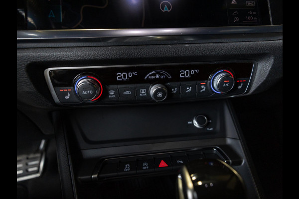 Audi Q3 40 TFSI quattro S Line edition one / 190pk / Trekhaak / Panorama dak / Stoelverwarming /