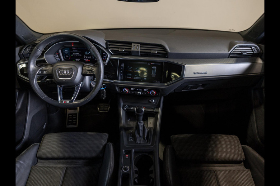 Audi Q3 40 TFSI quattro S Line edition one / 190pk / Trekhaak / Panorama dak / Stoelverwarming /