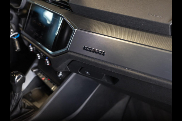 Audi Q3 40 TFSI quattro S Line edition one / 190pk / Trekhaak / Panorama dak / Stoelverwarming /