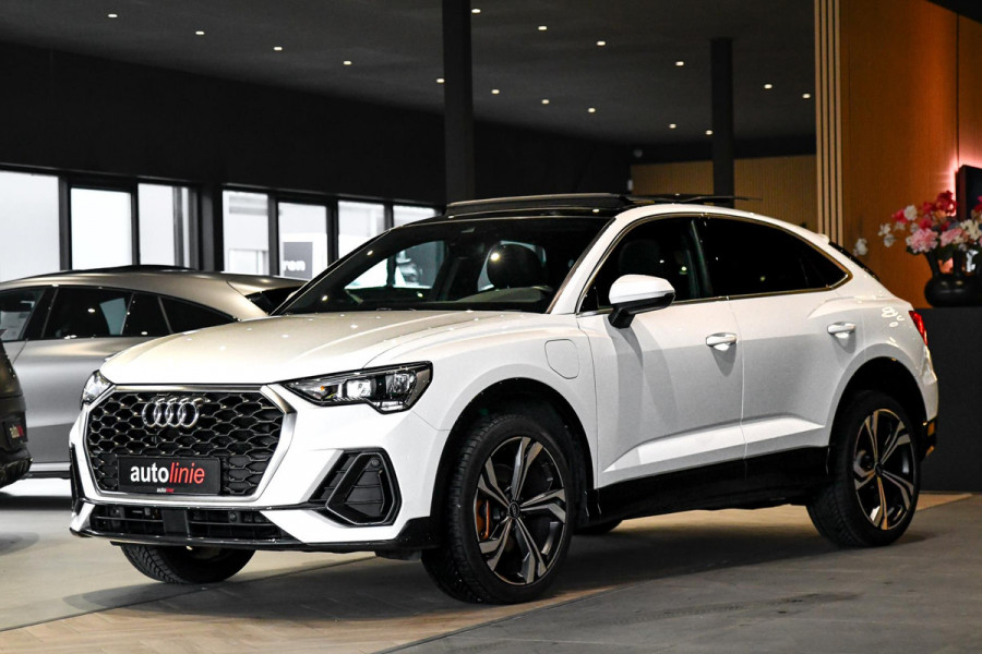 Audi Q3 Sportback 45 TFSI e S-Line. Pano, ACC, Dodeh, Camera, 20''!