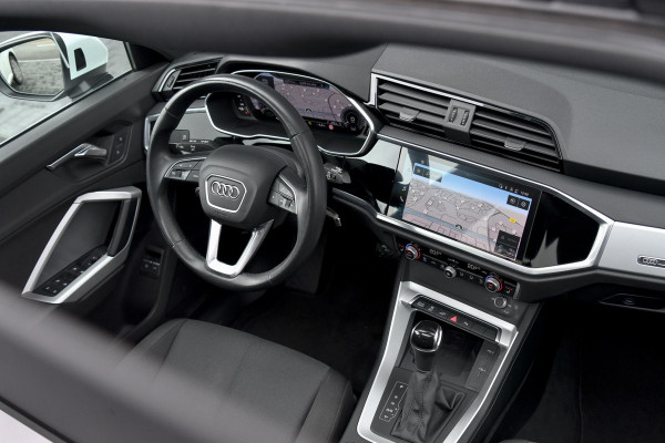 Audi Q3 Sportback 45 TFSI e S-Line. Pano, ACC, Dodeh, Camera, 20''!