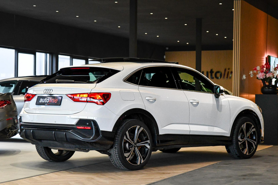 Audi Q3 Sportback 45 TFSI e S-Line. Pano, ACC, Dodeh, Camera, 20''!