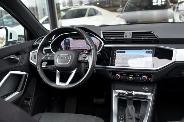 Audi Q3 Sportback 45 TFSI e S-Line. Pano, ACC, Dodeh, Camera, 20''!