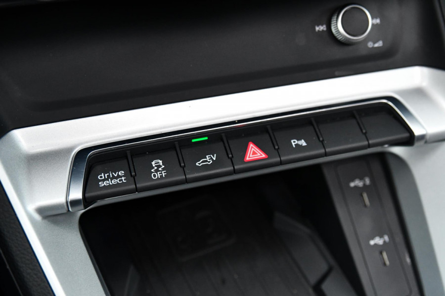 Audi Q3 Sportback 45 TFSI e S-Line. Pano, ACC, Dodeh, Camera, 20''!