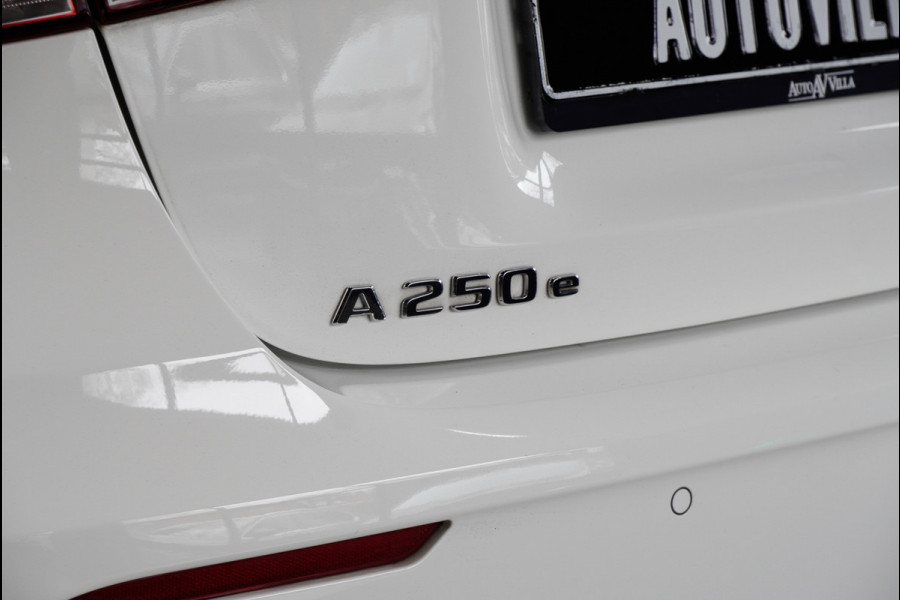 Mercedes-Benz A-Klasse 250e AMG Line Leer Navi Camera Climate Stoelverwarming PTS LM velgen EQ BTW auto!