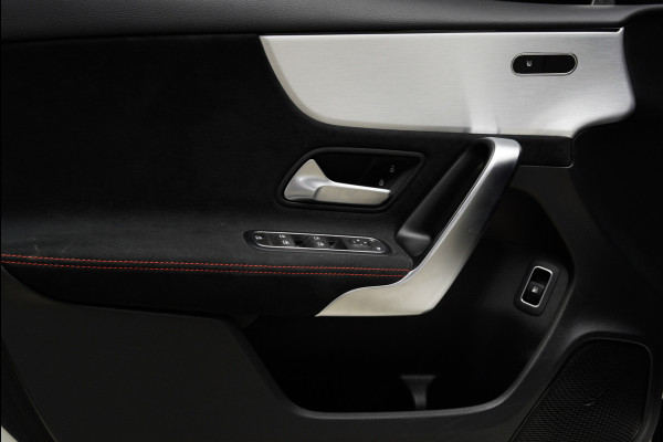 Mercedes-Benz A-Klasse 250e AMG Line Leer Navi Camera Climate Stoelverwarming PTS LM velgen EQ BTW auto!