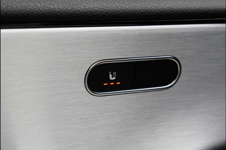 Mercedes-Benz A-Klasse 250e AMG Line Leer Navi Camera Climate Stoelverwarming PTS LM velgen EQ BTW auto!