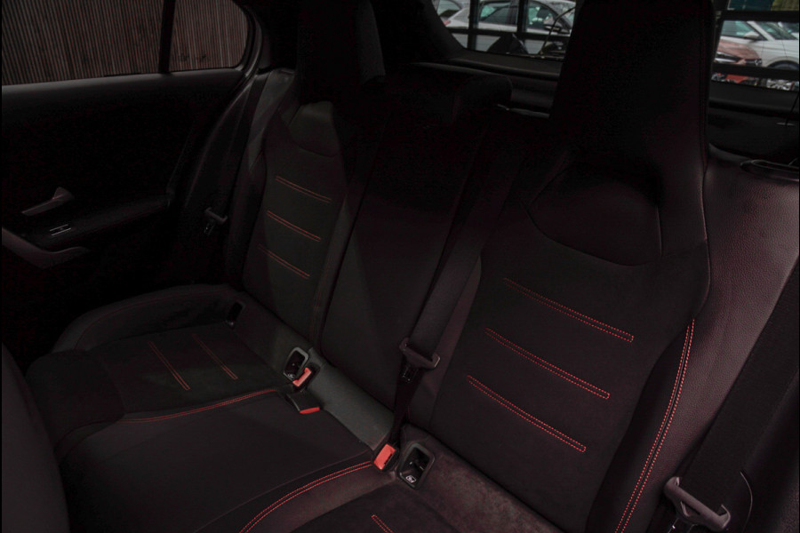Mercedes-Benz A-Klasse 250e AMG Line Leer Navi Camera Climate Stoelverwarming PTS LM velgen EQ BTW auto!