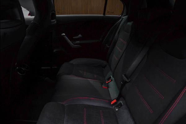Mercedes-Benz A-Klasse 250e AMG Line Leer Navi Camera Climate Stoelverwarming PTS LM velgen EQ BTW auto!