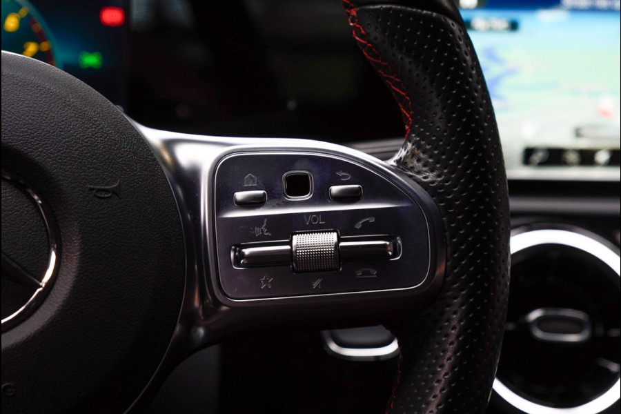 Mercedes-Benz A-Klasse 250e AMG Line Leer Navi Camera Climate Stoelverwarming PTS LM velgen EQ BTW auto!