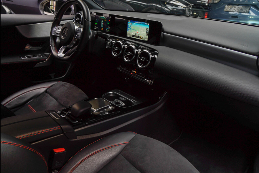 Mercedes-Benz A-Klasse 250e AMG Line Leer Navi Camera Climate Stoelverwarming PTS LM velgen EQ BTW auto!