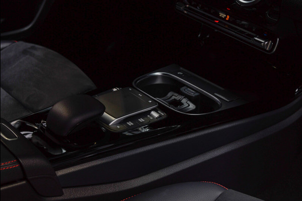 Mercedes-Benz A-Klasse 250e AMG Line Leer Navi Camera Climate Stoelverwarming PTS LM velgen EQ BTW auto!