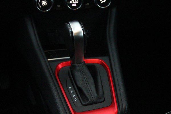 Renault Captur 1.3 TCe 130PK AUTOMAAT INTENS | APPLE CARPLAY/ANDROID AUTO | STOEL VERWARMING | NAVIGATIE | FULL LED KOPLAMPEN | ADAPTIVE CRUISE CONTROL | ACHTERUITRIJ CAMERA | LICHTMETALEN VELGEN 17" | DODEHOEK DETECTIE | PARKEERSENSOREN VOOR + ACHTER | DAB+ RADIO | CLIMATE CONTROL | KEYLESS ENTRY/START |