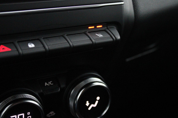 Renault Captur 1.3 TCe 130PK AUTOMAAT INTENS | APPLE CARPLAY/ANDROID AUTO | STOEL VERWARMING | NAVIGATIE | FULL LED KOPLAMPEN | ADAPTIVE CRUISE CONTROL | ACHTERUITRIJ CAMERA | LICHTMETALEN VELGEN 17" | DODEHOEK DETECTIE | PARKEERSENSOREN VOOR + ACHTER | DAB+ RADIO | CLIMATE CONTROL | KEYLESS ENTRY/START |