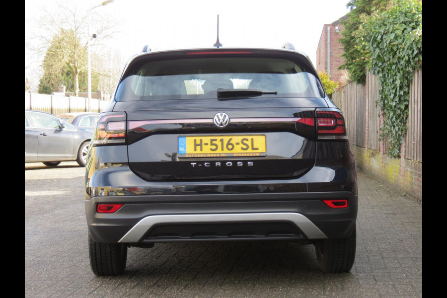 Volkswagen T-Cross 1.0 TSI Life | APPLE CARPLAY | LM VELGEN | DAB+ | ADAPTIVE CRUISE CONTROL | PARKEERSENSORS | BLIND SPOT |