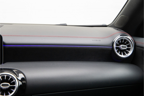 Mercedes-Benz CLA-Klasse 180 AMG Nightpakket, Pano, Widescreen, Sfeerverlichting, Camera 2020