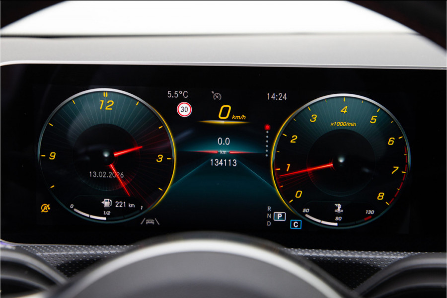 Mercedes-Benz CLA-Klasse 180 AMG Nightpakket, Pano, Widescreen, Sfeerverlichting, Camera 2020