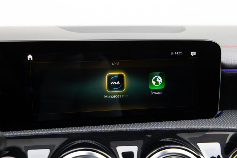 Mercedes-Benz CLA-Klasse 180 AMG Nightpakket, Pano, Widescreen, Sfeerverlichting, Camera 2020