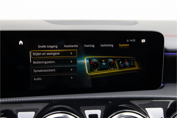 Mercedes-Benz CLA-Klasse 180 AMG Nightpakket, Pano, Widescreen, Sfeerverlichting, Camera 2020