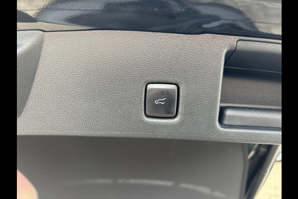 Ford Kuga 2.5 PHEV ST-Line X 225pk Trekhaak | Stoelverwarming, Voorruit verwarming | Adaptieve Cruise | Elek Achterklep |