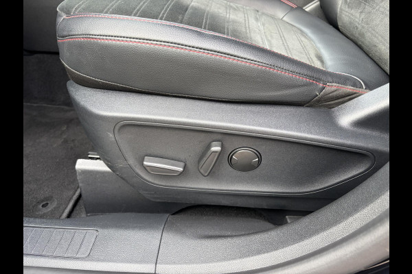Ford Kuga 2.5 PHEV ST-Line X 225pk Trekhaak | Stoelverwarming, Voorruit verwarming | Adaptieve Cruise | Elek Achterklep |