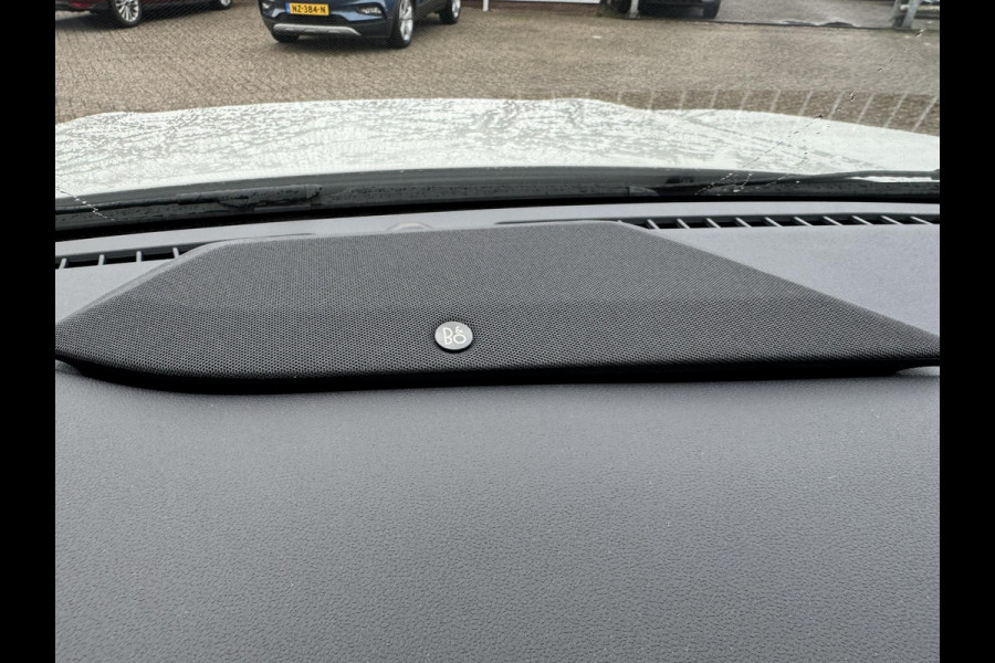 Ford Kuga 2.5 PHEV Sound Edition 243pk | Winterpack | Wegklapbare Trekhaak | Adaptieve Cruise | AGR stoelen | Panorama dak  | Memory Seats | BLIS | 2.100kg Trekgewicht