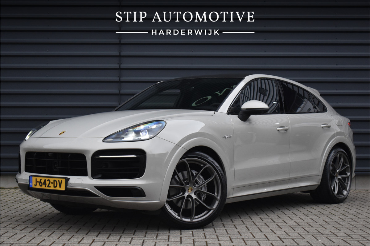 Porsche Cayenne Coupé 3.0 E-Hybrid 462pk Lightweight | Carbon Dak | ACC | 22'' Wielen | Matrix PDLS+ | Luchtvering | 360 Camera |