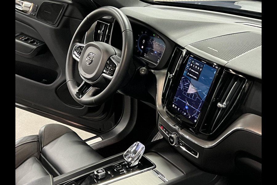 Volvo XC60 2.0 T6 Plug-in hybrid AWD Plus Dark Trekhaak | Open dak | Adapt. Cruise | Harman Kardon | Stoel-/stuurverwarming | Memory | Leder | Carplay