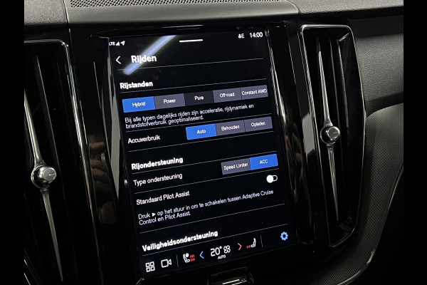 Volvo XC60 2.0 T6 Plug-in hybrid AWD Plus Dark Trekhaak | Open dak | Adapt. Cruise | Harman Kardon | Stoel-/stuurverwarming | Memory | Leder | Carplay
