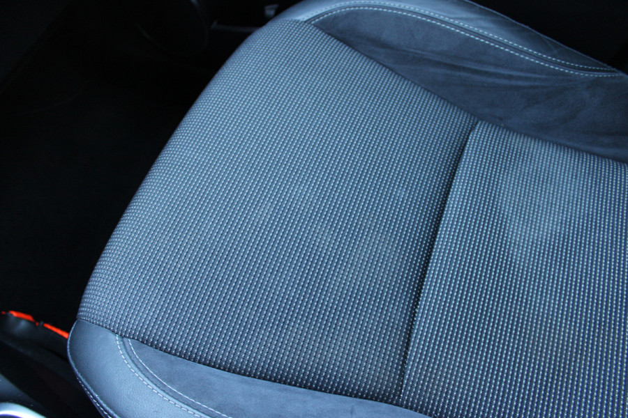 Toyota Yaris 1.5 Hybrid Energy Plus | Trekhaak | Navigatie | Camera | Cruise control