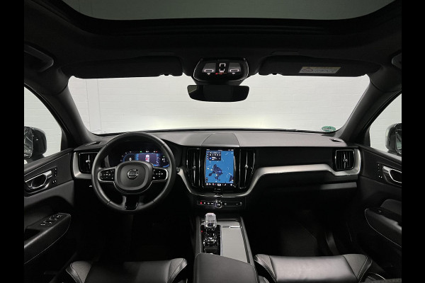 Volvo XC60 2.0 T6 Plug-in hybrid AWD Plus Dark Trekhaak | Open dak | Adapt. cruise | Stoel-/stuurverwarming | Camera | Memory | Carplay