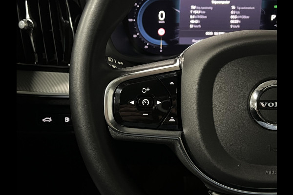 Volvo XC60 2.0 T6 Plug-in hybrid AWD Plus Dark Trekhaak | Open dak | Adapt. cruise | Stoel-/stuurverwarming | Camera | Memory | Carplay