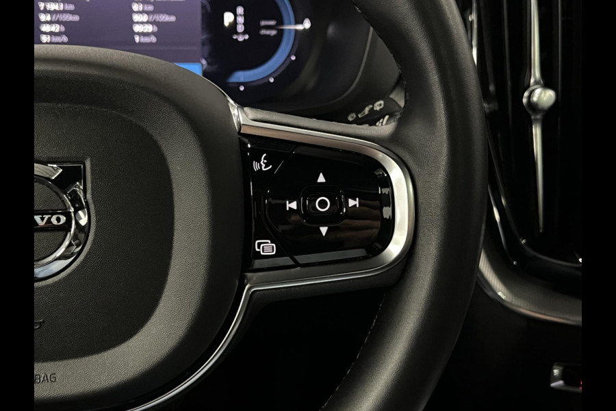 Volvo XC60 2.0 T6 Plug-in hybrid AWD Plus Dark Trekhaak | Open dak | Adapt. cruise | Stoel-/stuurverwarming | Camera | Memory | Carplay