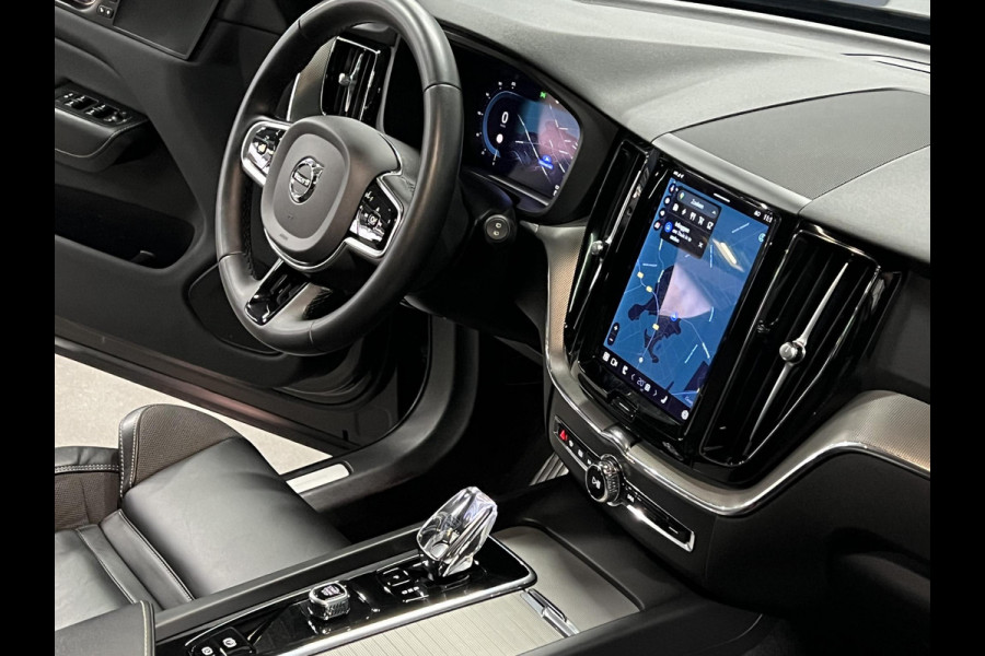 Volvo XC60 2.0 T6 Plug-in hybrid AWD Plus Dark Trekhaak | Open dak | Adapt. cruise | Stoel-/stuurverwarming | Camera | Memory | Carplay