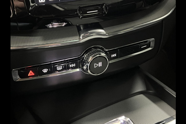 Volvo XC60 2.0 T6 Plug-in hybrid AWD Plus Dark Trekhaak | Open dak | Adapt. cruise | Stoel-/stuurverwarming | Camera | Memory | Carplay