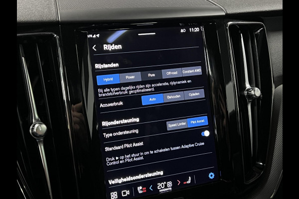 Volvo XC60 2.0 T6 Plug-in hybrid AWD Plus Dark Trekhaak | Open dak | Adapt. cruise | Stoel-/stuurverwarming | Camera | Memory | Carplay