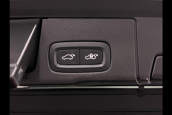 Volvo XC60 2.0 T6 Plug-in hybrid AWD Plus Dark Trekhaak | Open dak | Adapt. cruise | Stoel-/stuurverwarming | Camera | Memory | Carplay
