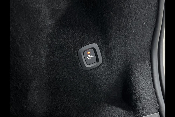 Volvo XC60 2.0 T6 Plug-in hybrid AWD Plus Dark Trekhaak | Open dak | Adapt. cruise | Stoel-/stuurverwarming | Camera | Memory | Carplay