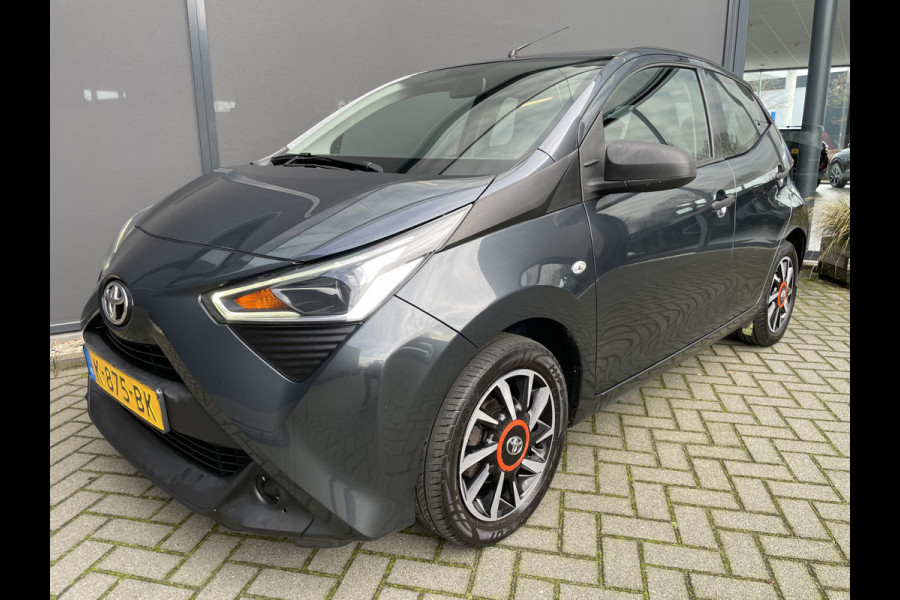 Toyota Aygo 1.0 VVT-i x-fun Airco - Cruise control - Licht metalen velgen 15 inch - Bluetooth - Elektrische ramen voor - Radio - Start/stop systeem - Stuur multifunctioneel - Led verlichting