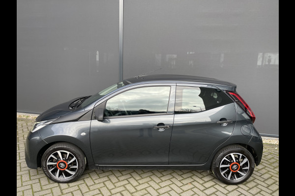 Toyota Aygo 1.0 VVT-i x-fun Airco - Cruise control - Licht metalen velgen 15 inch - Bluetooth - Elektrische ramen voor - Radio - Start/stop systeem - Stuur multifunctioneel - Led verlichting