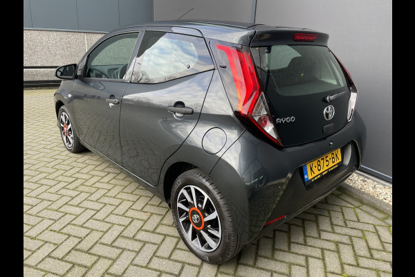 Toyota Aygo 1.0 VVT-i x-fun Airco - Cruise control - Licht metalen velgen 15 inch - Bluetooth - Elektrische ramen voor - Radio - Start/stop systeem - Stuur multifunctioneel - Led verlichting
