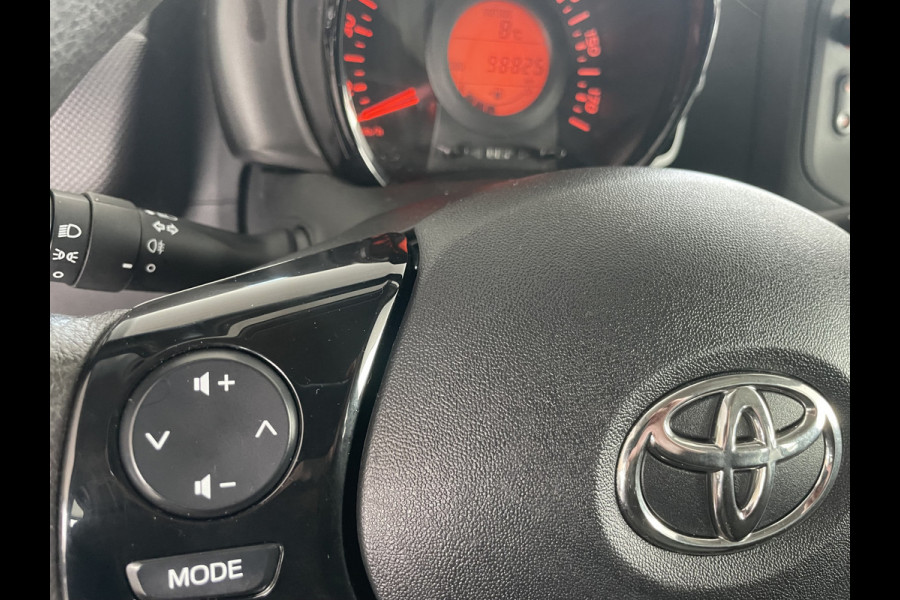 Toyota Aygo 1.0 VVT-i x-fun Airco - Cruise control - Licht metalen velgen 15 inch - Bluetooth - Elektrische ramen voor - Radio - Start/stop systeem - Stuur multifunctioneel - Led verlichting
