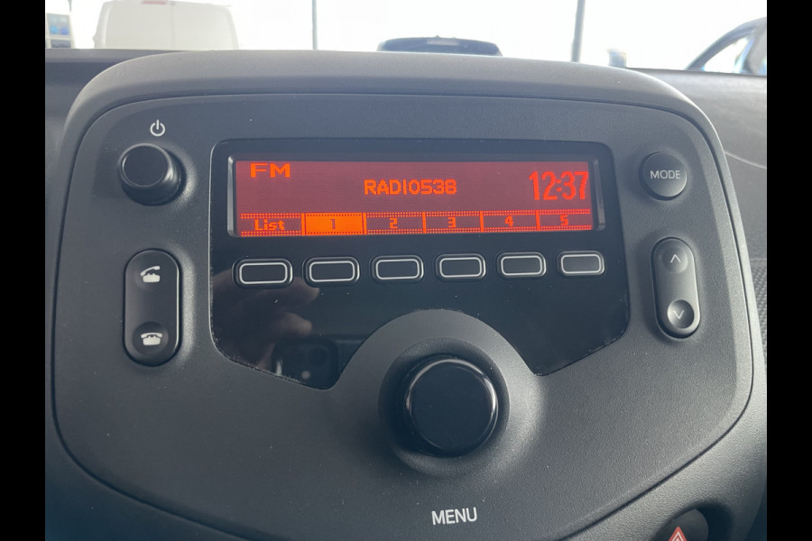 Toyota Aygo 1.0 VVT-i x-fun Airco - Cruise control - Licht metalen velgen 15 inch - Bluetooth - Elektrische ramen voor - Radio - Start/stop systeem - Stuur multifunctioneel - Led verlichting