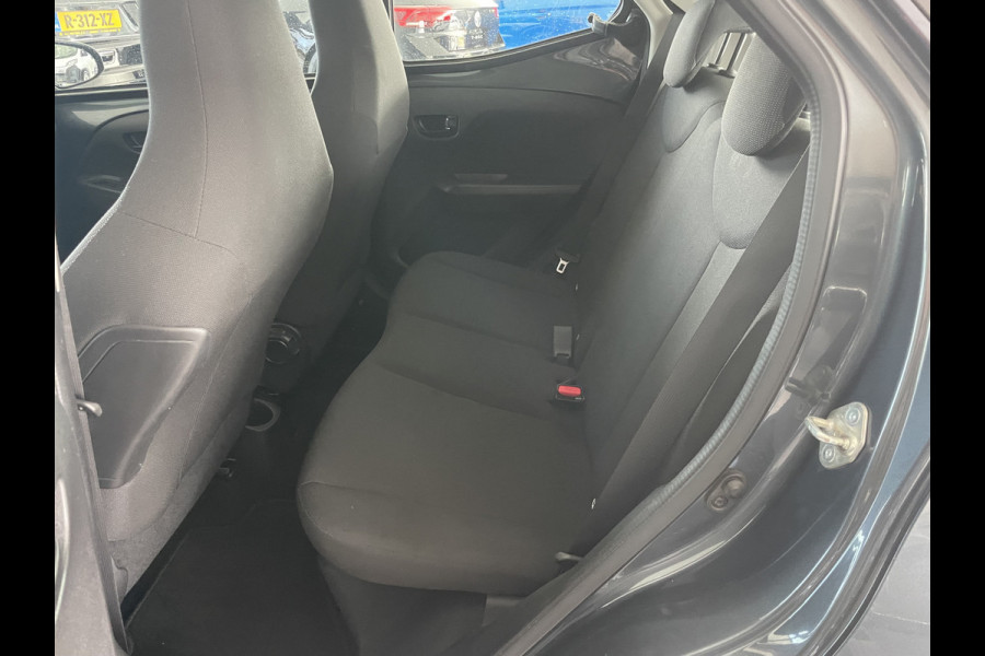 Toyota Aygo 1.0 VVT-i x-fun Airco - Cruise control - Licht metalen velgen 15 inch - Bluetooth - Elektrische ramen voor - Radio - Start/stop systeem - Stuur multifunctioneel - Led verlichting