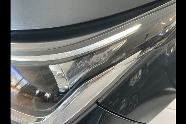 Toyota Aygo 1.0 VVT-i x-fun Airco - Cruise control - Licht metalen velgen 15 inch - Bluetooth - Elektrische ramen voor - Radio - Start/stop systeem - Stuur multifunctioneel - Led verlichting