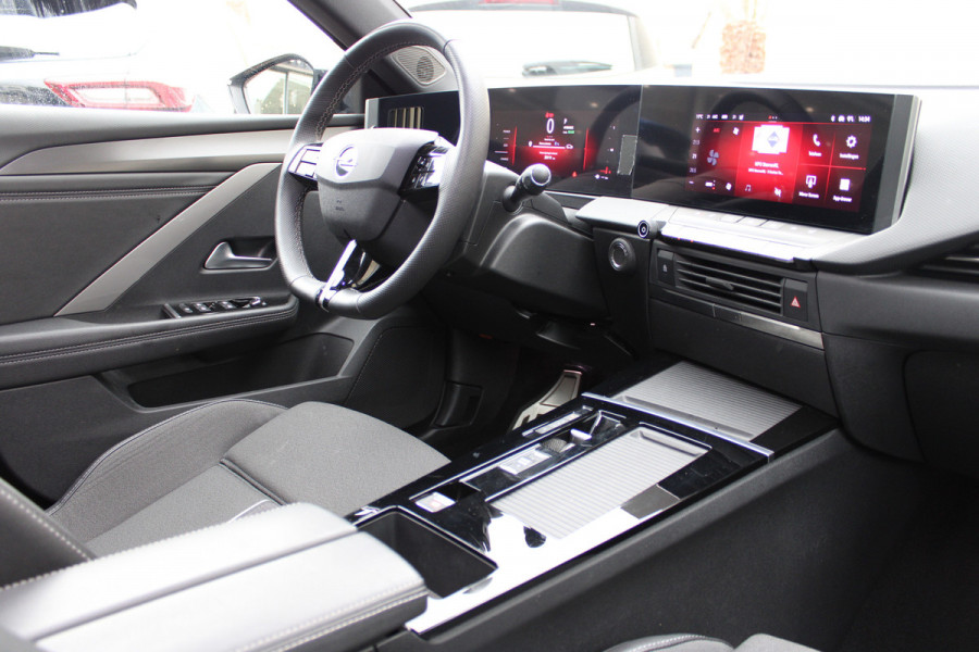 Opel Astra 1.6 Hybrid Ultimate | Panoramadak | Matrix | 360 Camera | AGR | Black Pack