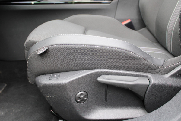 Opel Astra 1.6 Hybrid Ultimate | Panoramadak | Matrix | 360 Camera | AGR | Black Pack