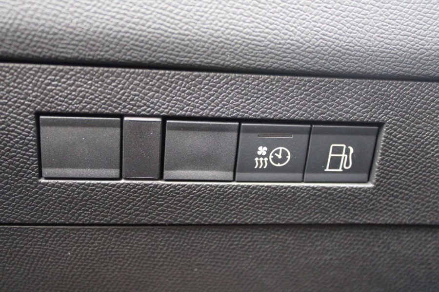 Opel Astra 1.6 Hybrid Ultimate | Panoramadak | Matrix | 360 Camera | AGR | Black Pack